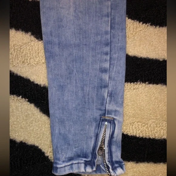 ZARA RIPPED JEANS - Picture 3 of 5